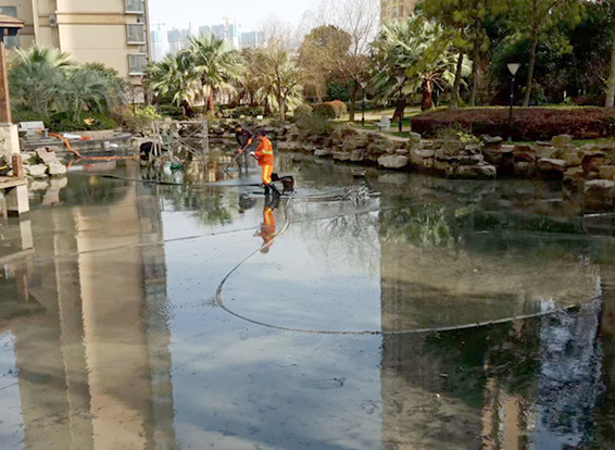 建邺景观池淤泥清理