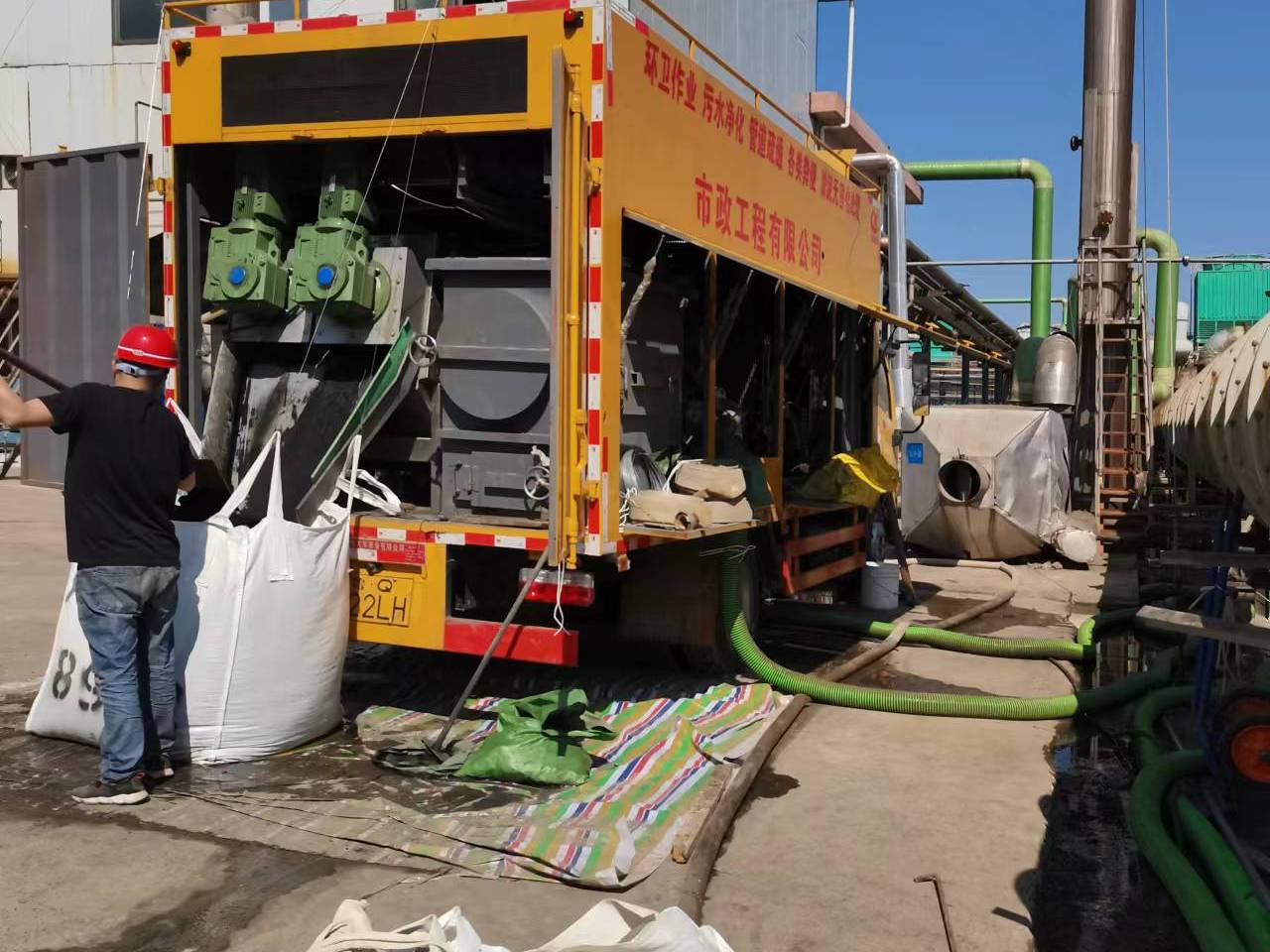 建邺淤泥压干处理